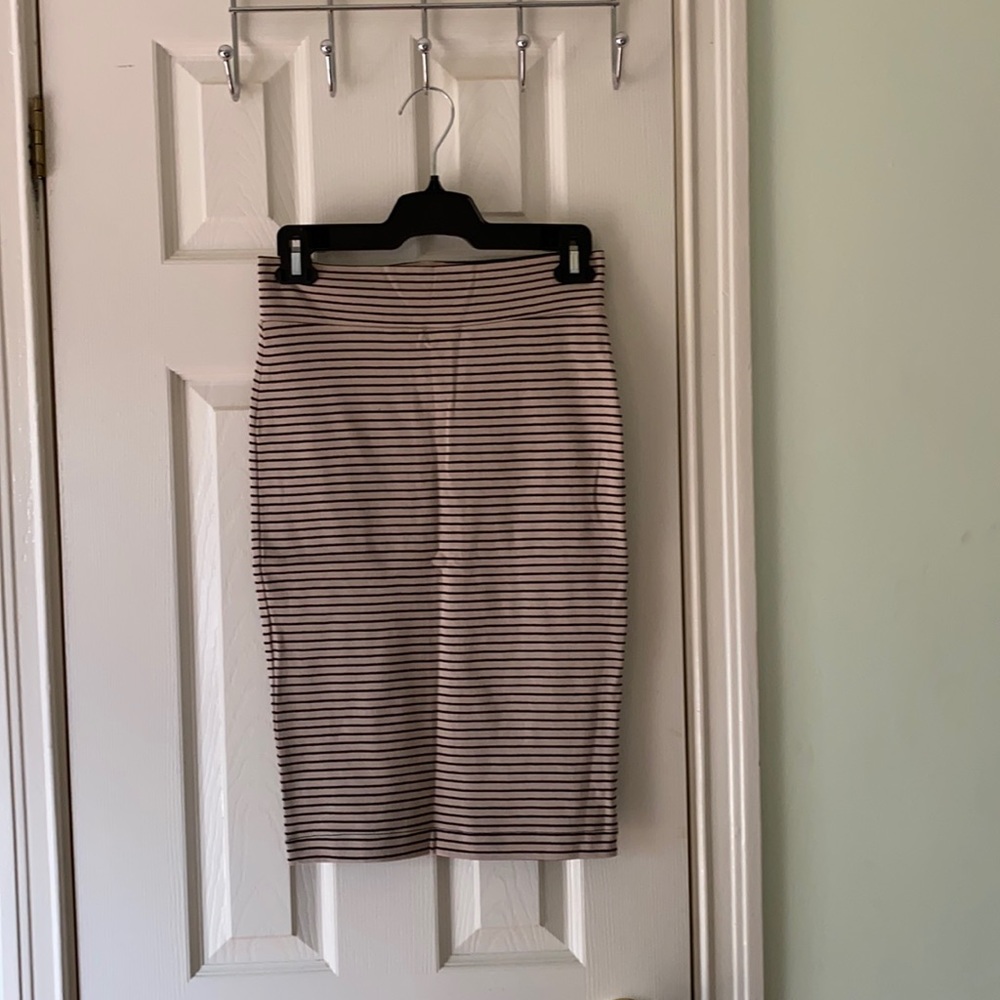 3/$20 Beige black pencil skirt